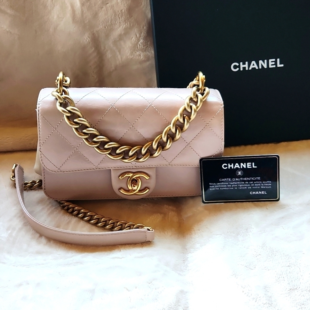 CHANEL Blush Pink Flap Quilted Shoulder Bag with Gold Chain